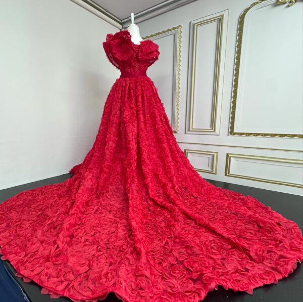 robe 3D fleurie rouge – Image 2